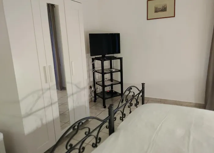 Crispi accomodation